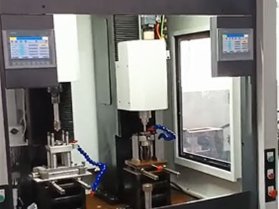 高精度立式珩磨机HLG60-350-2型工作状态
